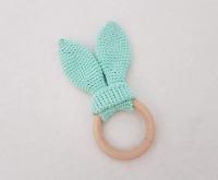 Handmade hryzátko s háčkovanými uškami mintová
