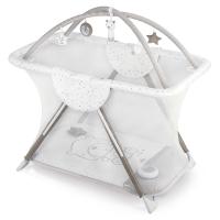 Cam Brevettato s hrazdou a hračkami