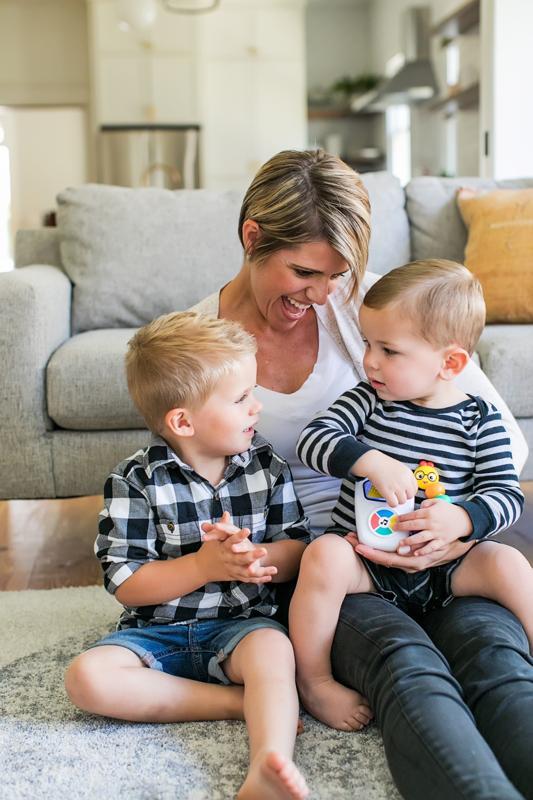 BABY EINSTEIN Hračka hudobná Take Along Tunes™ 3m+