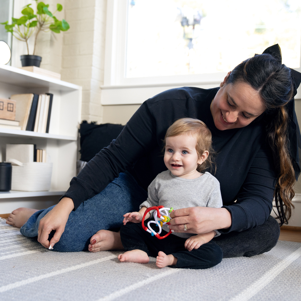 BABY EINSTEIN Hračka lopta senzorická Slide &amp; Swirl™ 0m+