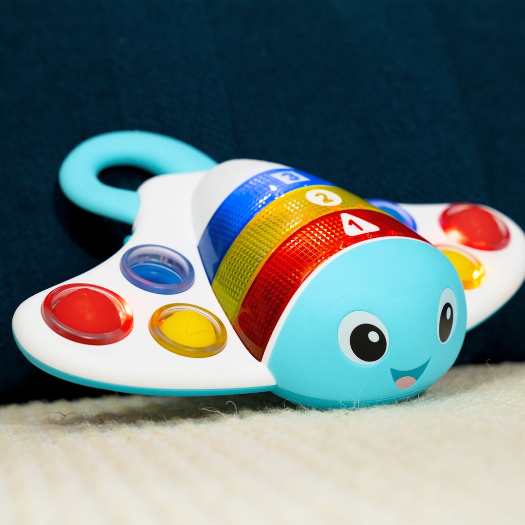 BABY EINSTEIN Hračka senzorická raja Pop &amp; Explore Stingray™ 6m+