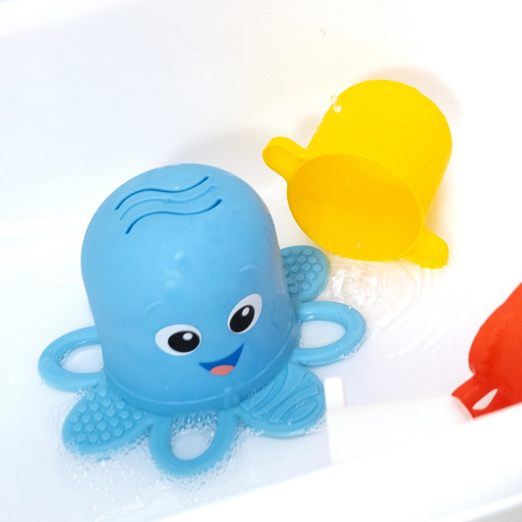 BABY EINSTEIN Poháriky stohovacie Opus's Stack &amp; Stream™ sada 5 ks 3m+