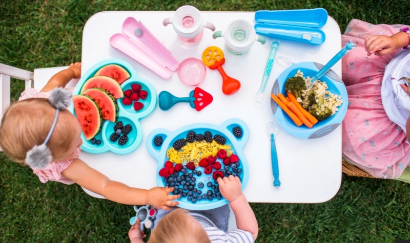 BABYONO Hryzačka edukačná s hrkálkou pomaranč