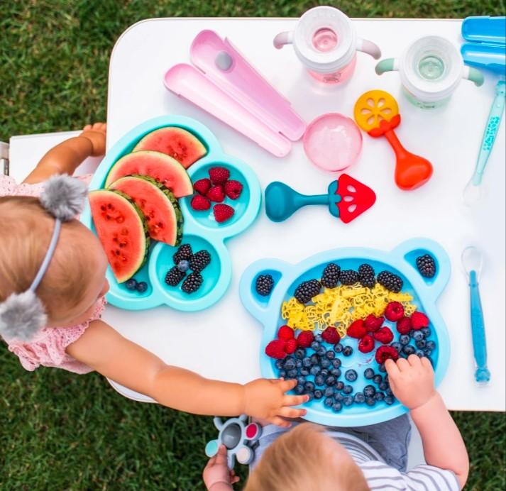 BABYONO Hryzačka edukačná s hrkálkou pomaranč