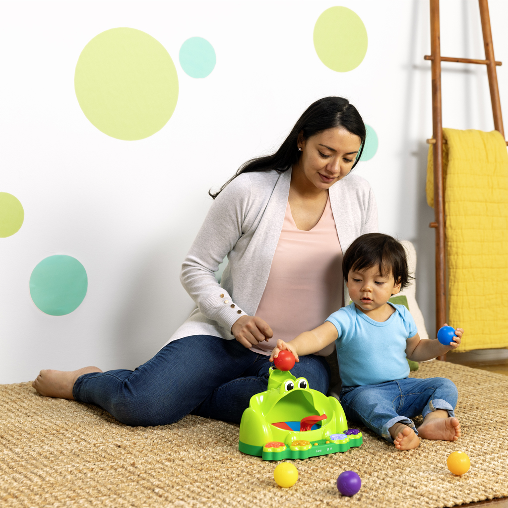 BRIGHT STARTS Hračka interaktívna Poppin' Ball Frog™  6m+