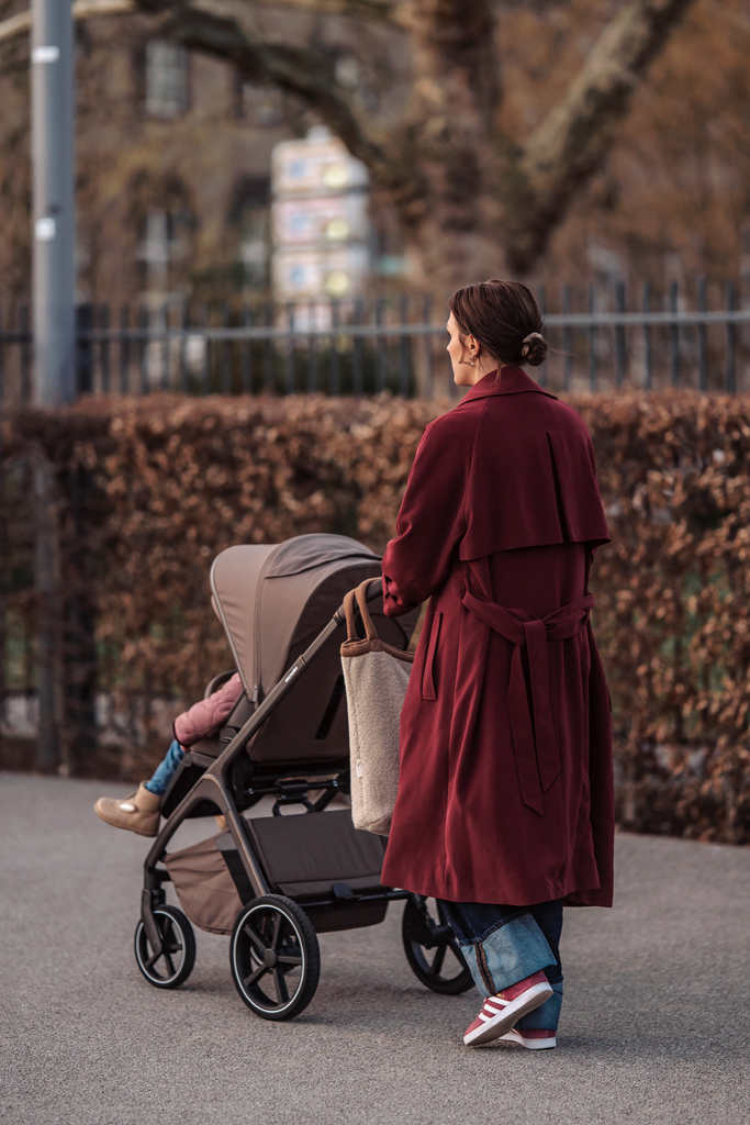 EASYWALKER Kočík kombinovaný Zoey Pure Black + CYBEX Aton B2 i-Size + základňa