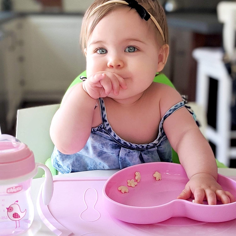 CHICCO Tanier silikónový srdiečko, ružová 9m+