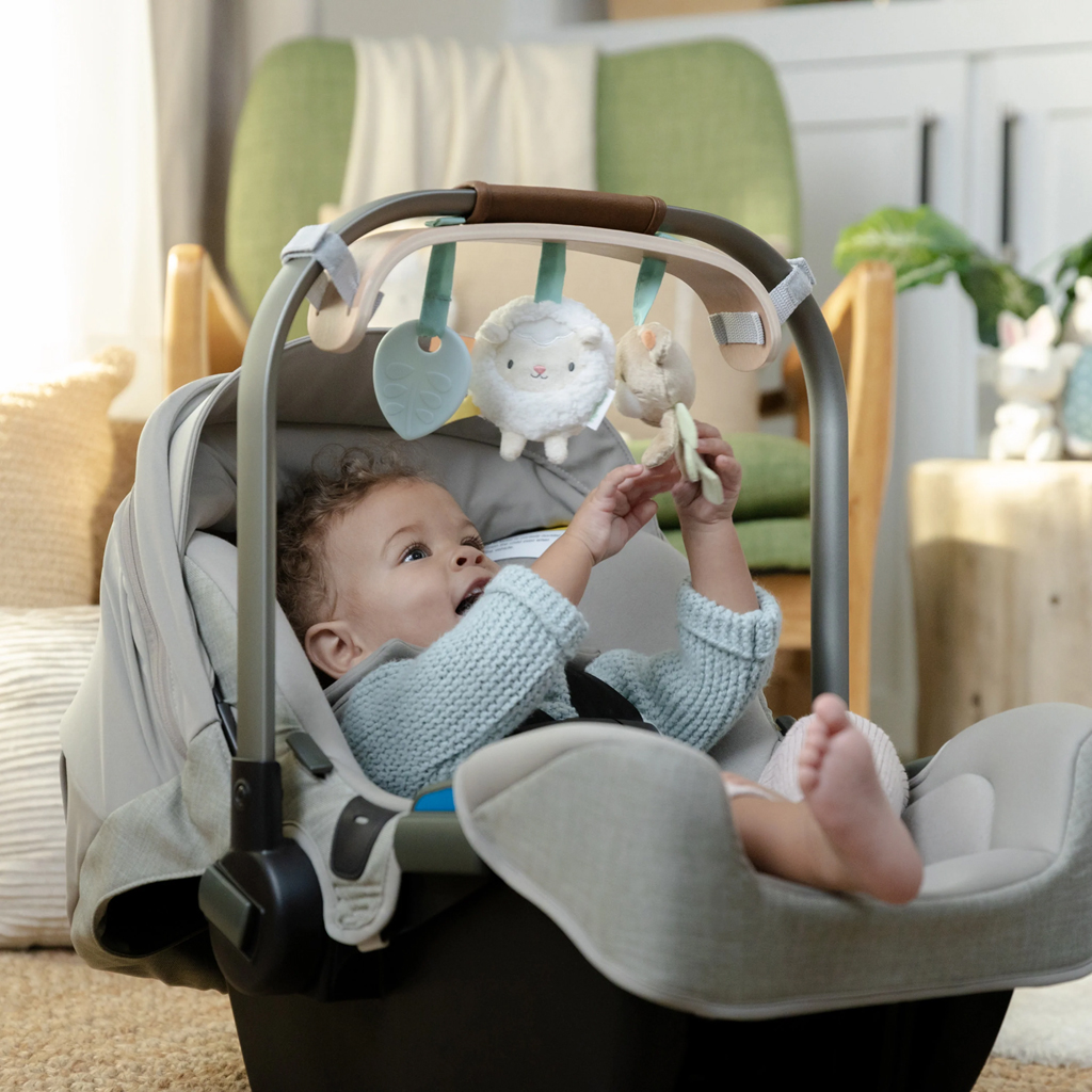 INGENUITY Hračka závesná na kočík Wonder &amp; Wood™ 0m+