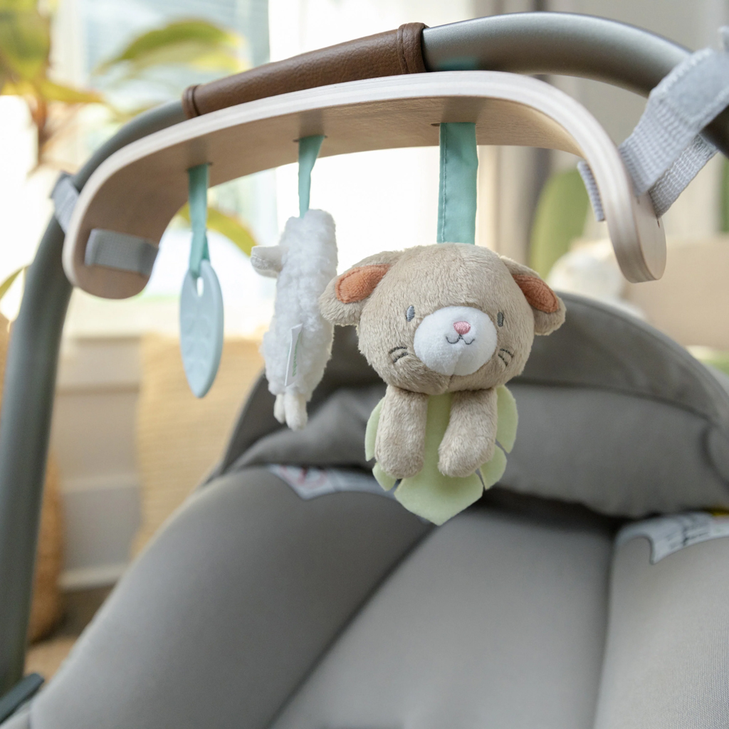 INGENUITY Hračka závesná na kočík Wonder &amp; Wood™ 0m+