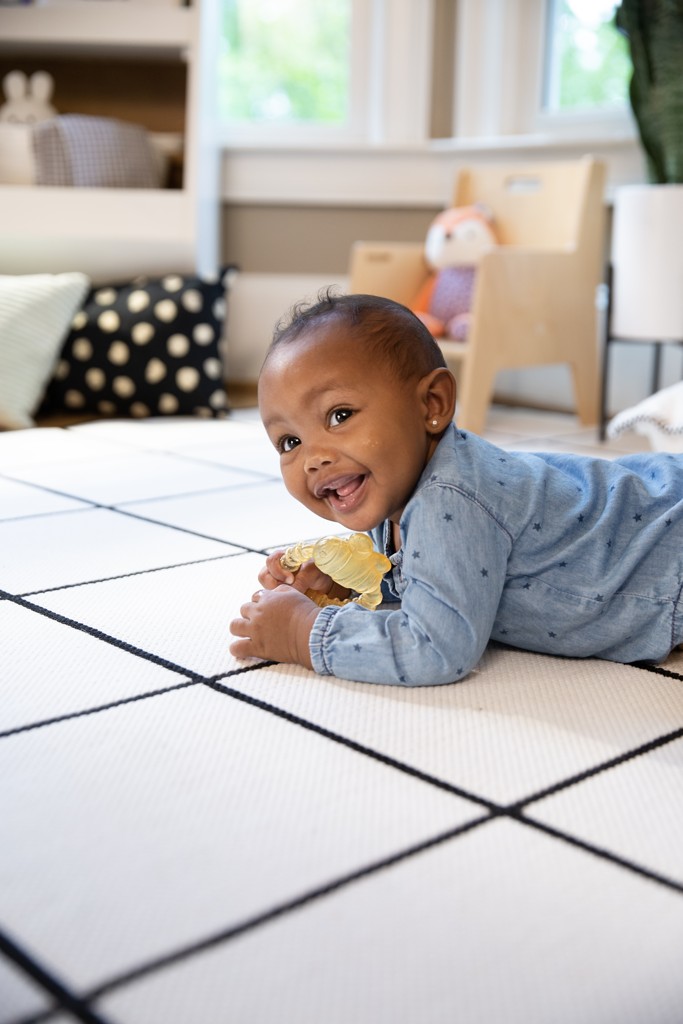 INGENUITY Hryzačka chladiaca s destilovanou vodou Bomby™ 3m+