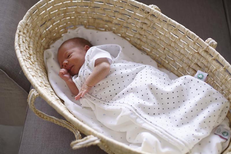 MOTHERHOOD Vak na spanie mušelínový BIO Pink and Black Dots 6-18 m 0,5 tog