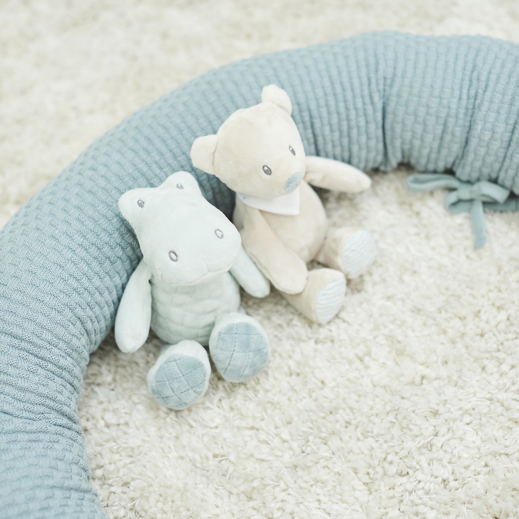 NATTOU Krokodíl plyšový mini Romeo s hrkálkou 20 cm Romeo, Jules &amp; Sally