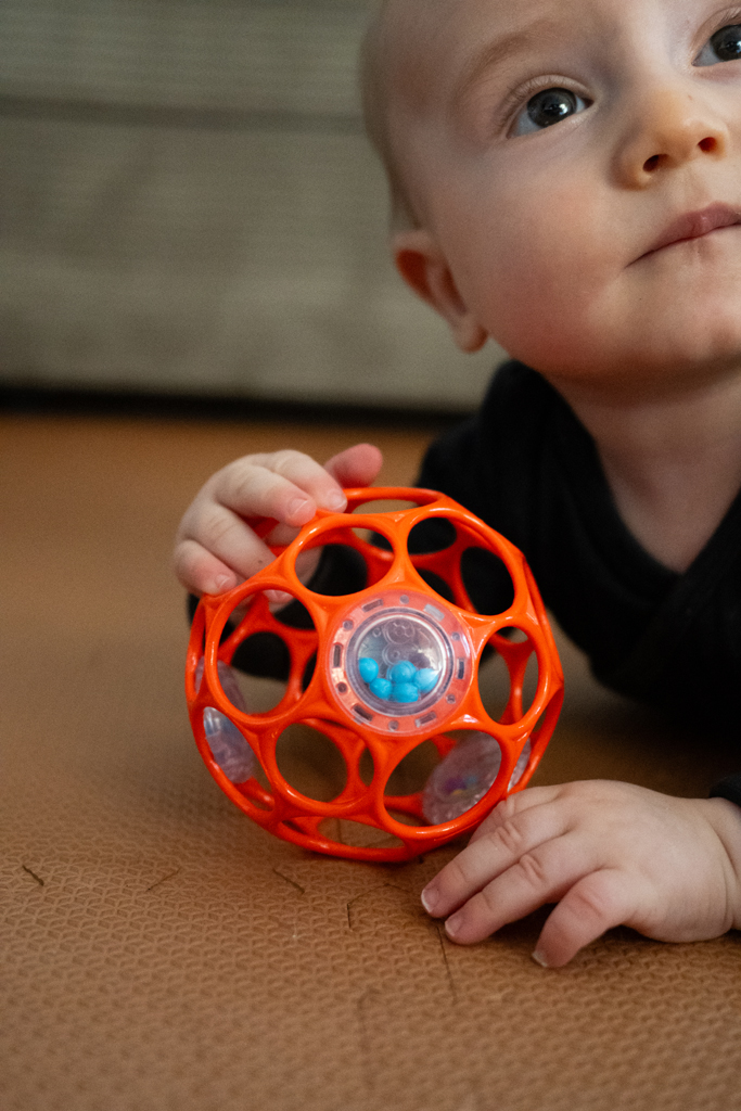 OBALL Hračka Oball RATTLE 10 cm orange 0m+