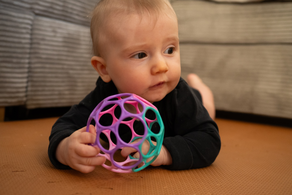 OBALL Hračka Oball™ Classic 10 cm mix farieb 0m+