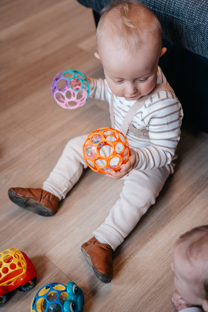 OBALL Hračka Oball™ Classic 10 cm mix farieb 0m+