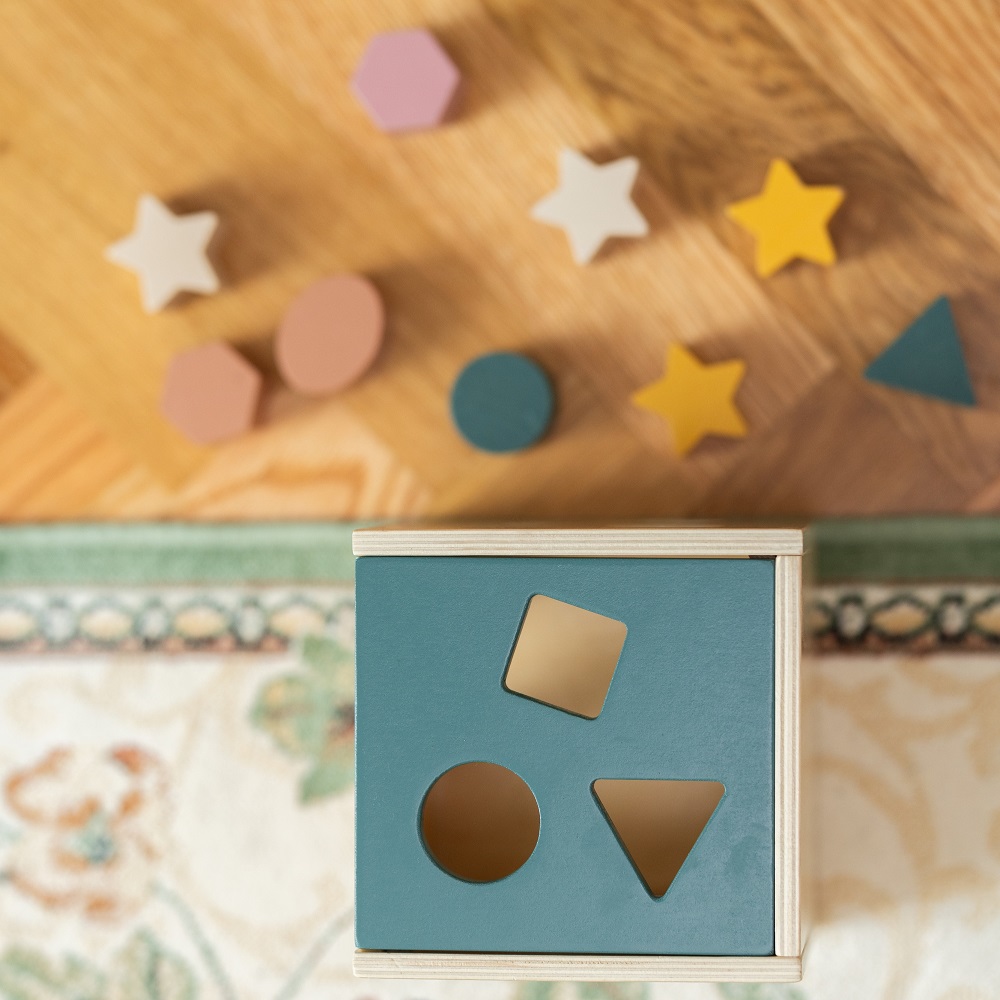 PETITE&amp;MARS Hračka drevená triediaca Gravity Wood of Mars 12m+ Cosmic Blue