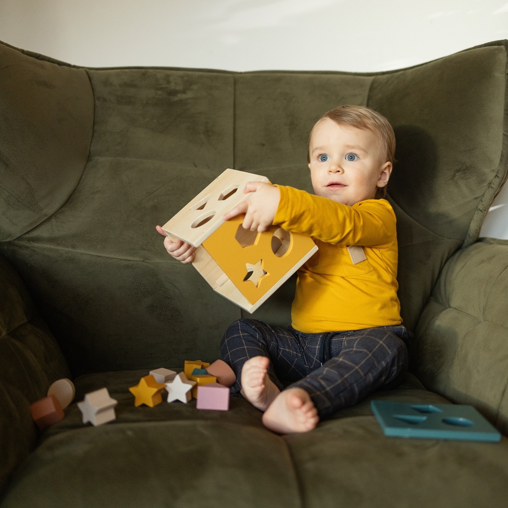 PETITE&amp;MARS Hračka drevená triediaca Gravity Wood of Mars 12m+ Cosmic Blue