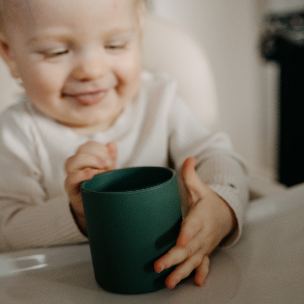 PETITE&amp;MARS Hrnček silikonový Take&amp;Match Intense Ochre 6m+