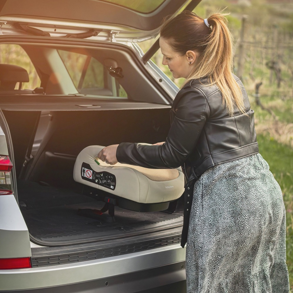 PETITE&amp;MARS Podsedák Optimus Pro i-Size Caramel Brown 125 - 150 cm (22-36 kg)