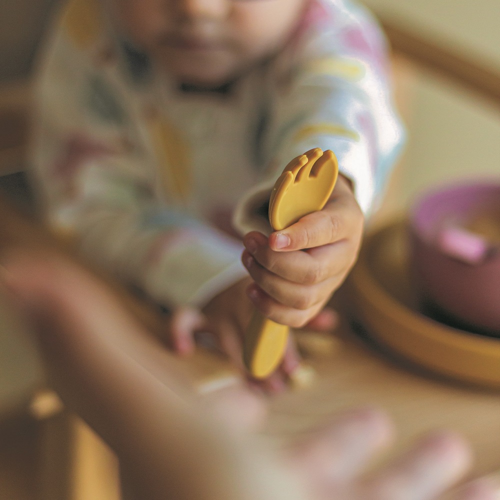 PETITE&amp;MARS Príbor silikónový TAKE&amp;MATCH Intense Ochre 6m+