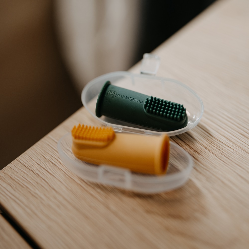 PETITE&amp;MARS Sada silikónových zubných kefiek na prst Rose&amp;Sand 2 ks 0m+