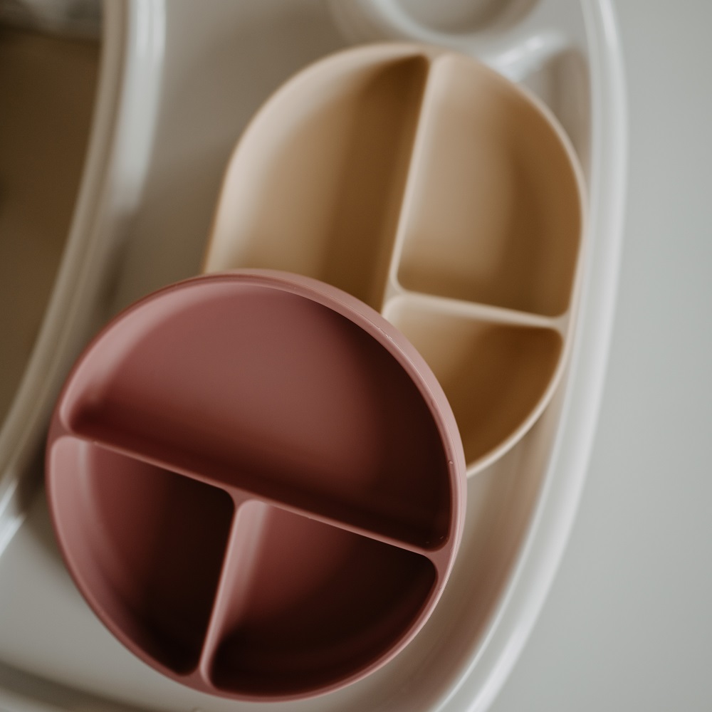 PETITE&amp;MARS Tanierik silikónový deliaci okrúhly Take&amp;Match Dusty Rose 6m+