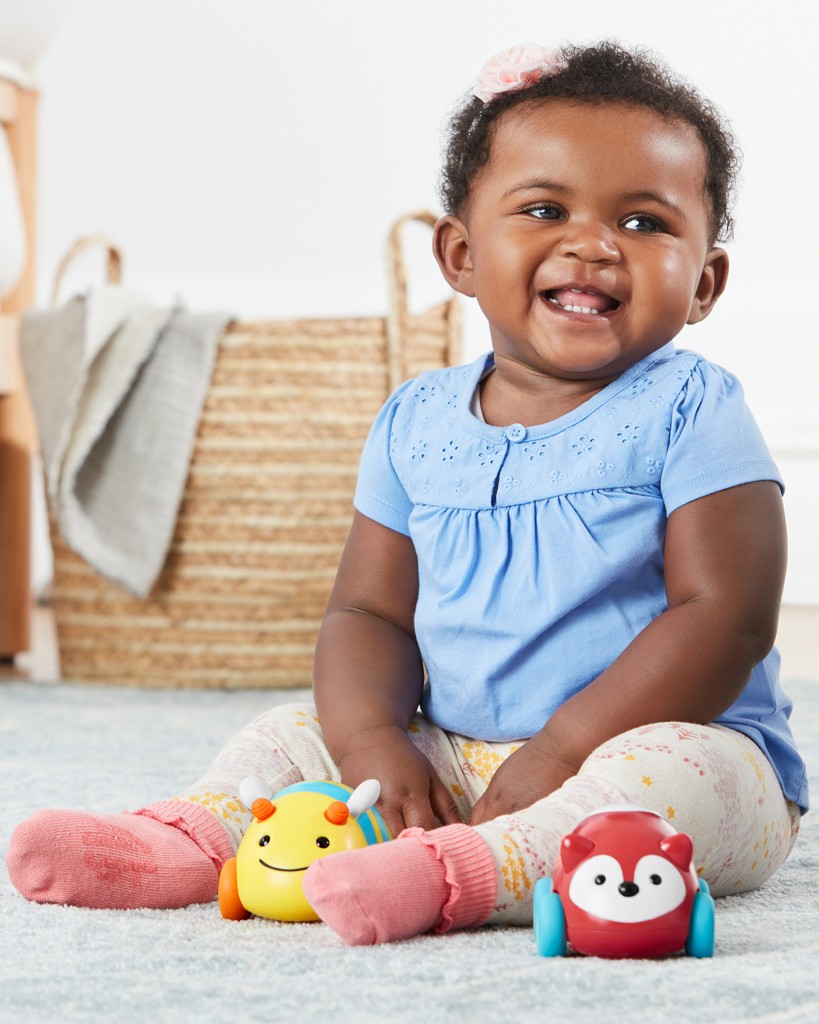 SKIP HOP Hračka autíčko líška Explore&amp;More 6m+