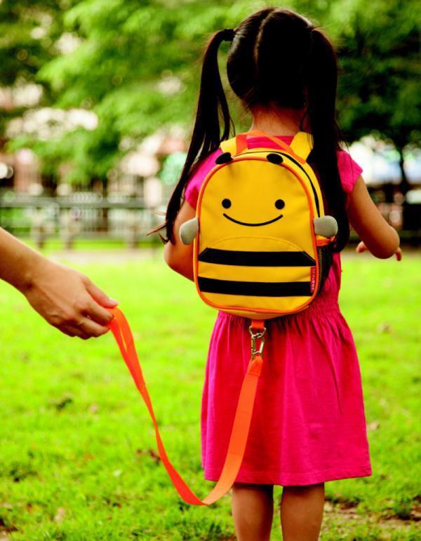 SKIP HOP Zoo Batôžtek s bezpečnostným vodítkom Včielka 1r+