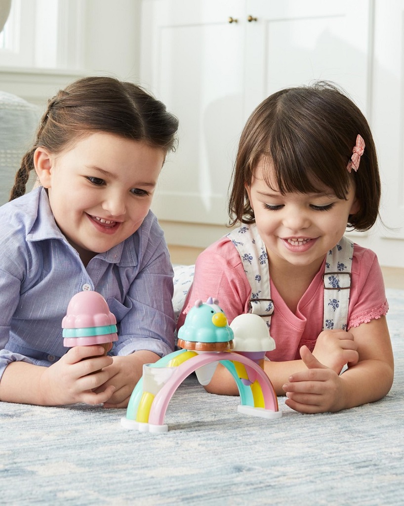 SKIP HOP Zoo Súprava zmrzlinová stohovacia s meniacimi sa farbami Sweet Scoops 2r+