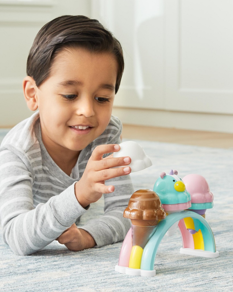 SKIP HOP Zoo Súprava zmrzlinová stohovacia s meniacimi sa farbami Sweet Scoops 2r+