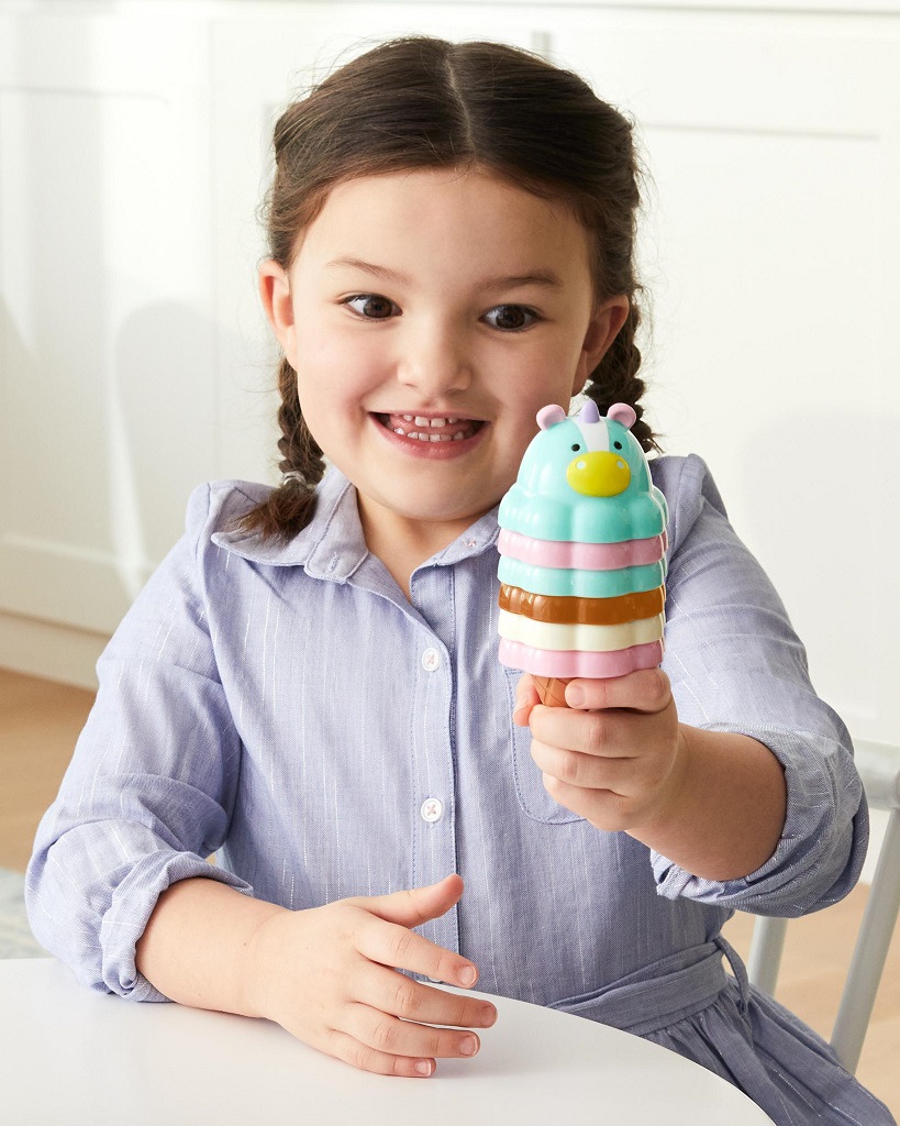 SKIP HOP Zoo Súprava zmrzlinová stohovacia s meniacimi sa farbami Sweet Scoops 2r+