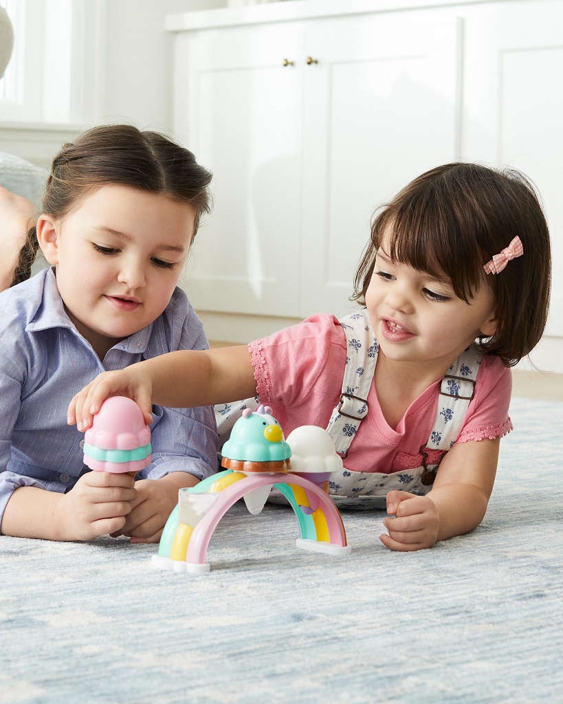 SKIP HOP Zoo Súprava zmrzlinová stohovacia s meniacimi sa farbami Sweet Scoops 2r+