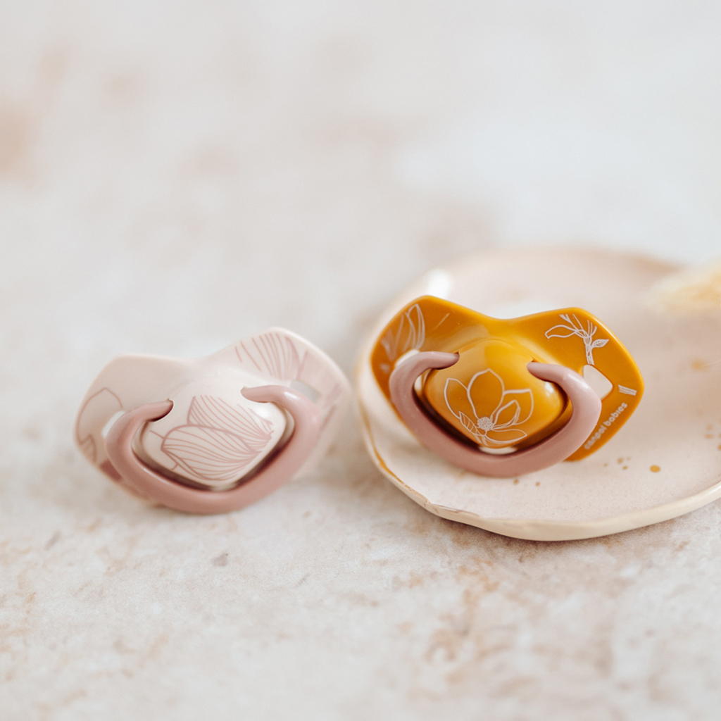 CANPOL BABIES Cumlík silikónový symetrický Light touch GOLD 18m+m 2ks ružový