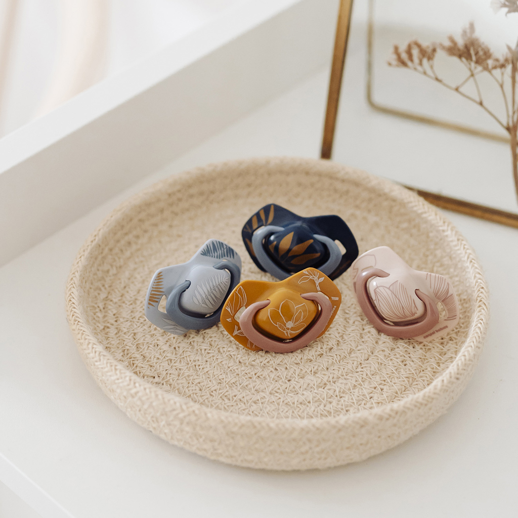 CANPOL BABIES Cumlík silikónový symetrický Light touch GOLD 18m+m 2ks ružový