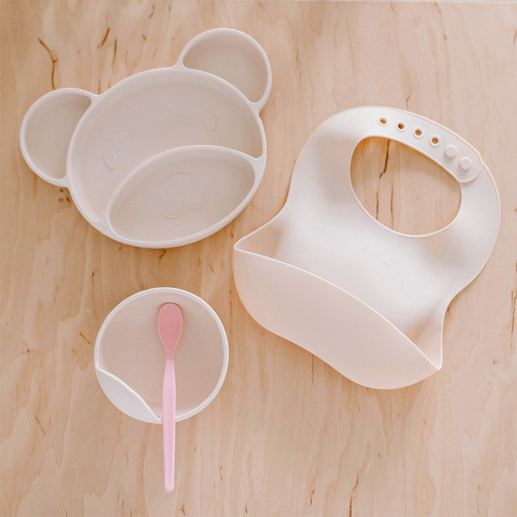 CANPOL BABIES Tanier silikónový delený s prísavkou Macko - krémový