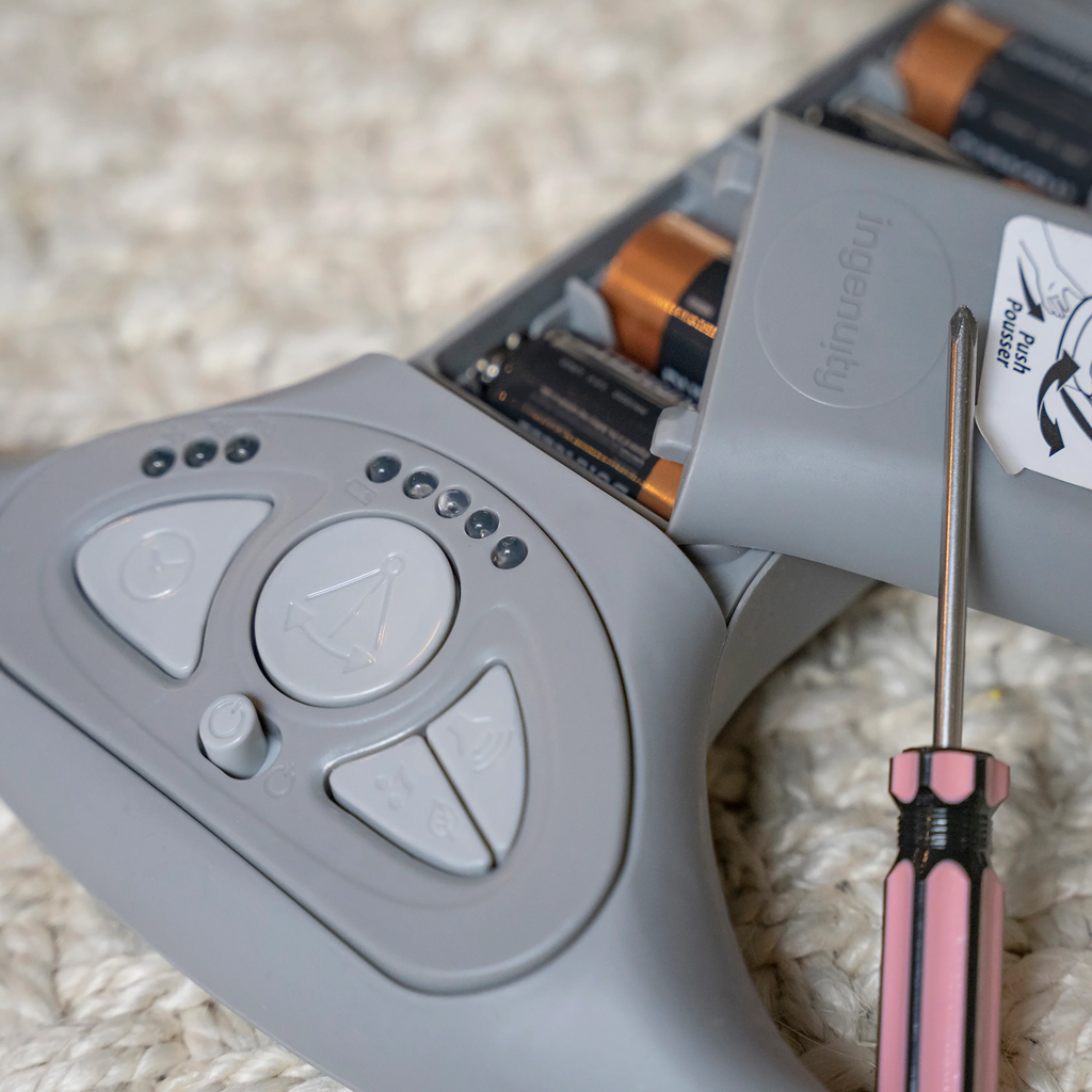 INGENUITY Hojdačka konvertibilná cestovná s melódiou Bella Teddy™ 0m+ do 9kg