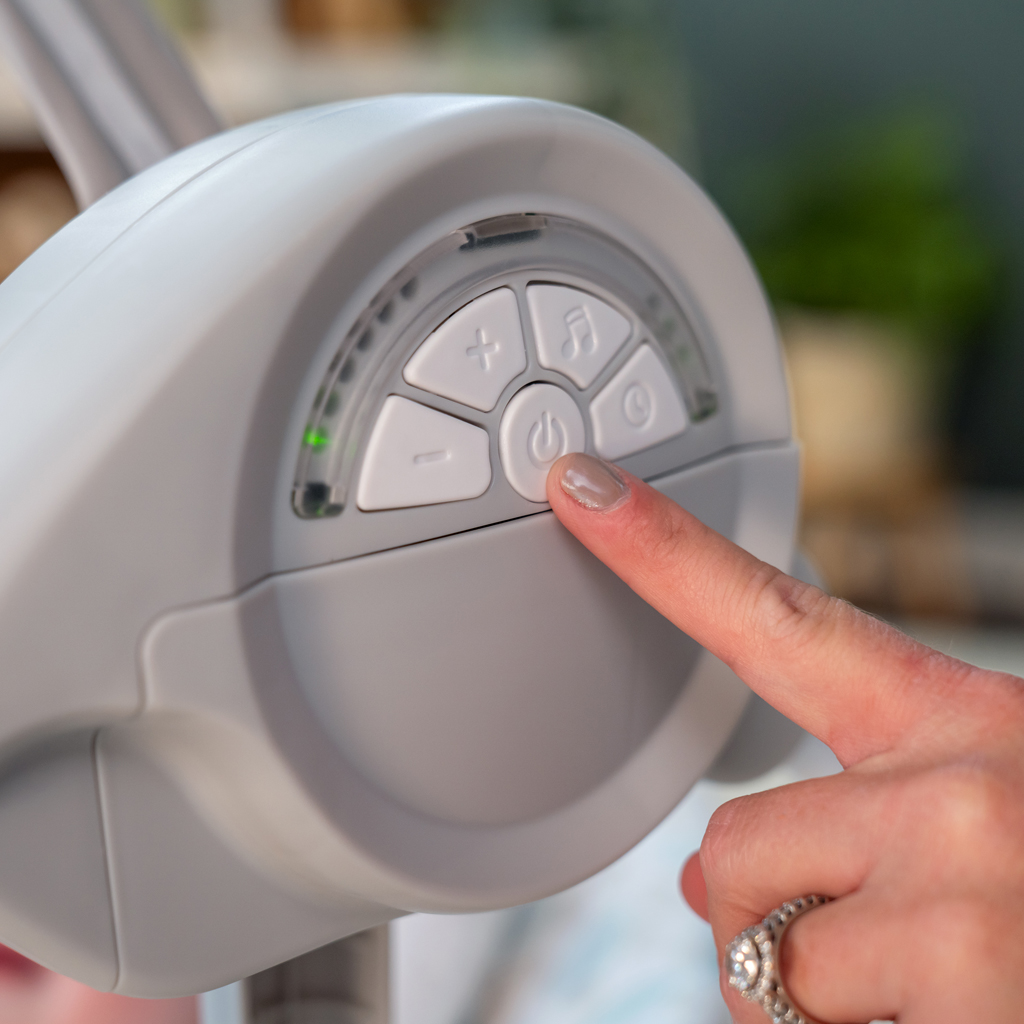 INGENUITY Hojdačka konvertibilná cestovná s melódiou Endless Blooms™ 0m+, do 9kg