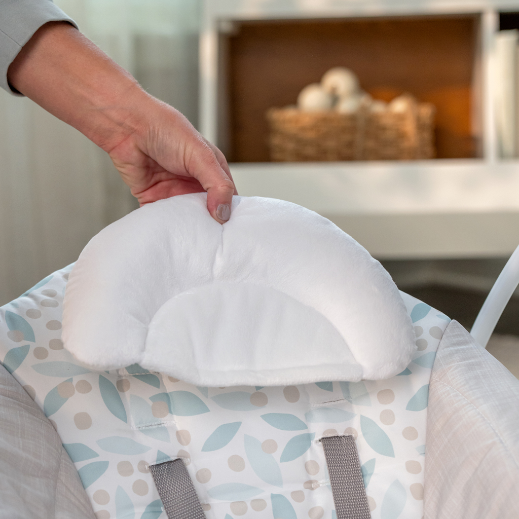 INGENUITY Hojdačka konvertibilná cestovná s melódiou Endless Blooms™ 0m+, do 9kg