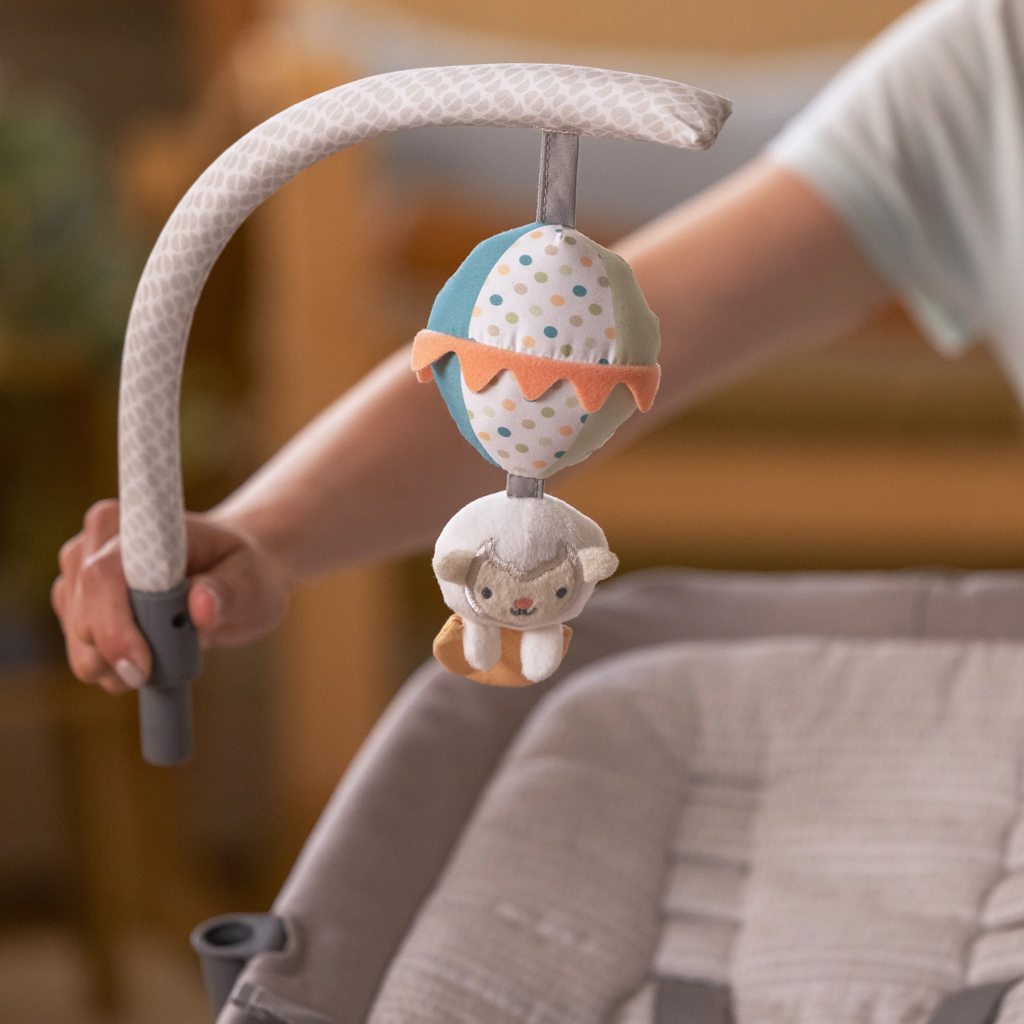 INGENUITY Lehátko masážne vibrujúce s melódiou Soulful Skies™ 0m+ do 9kg