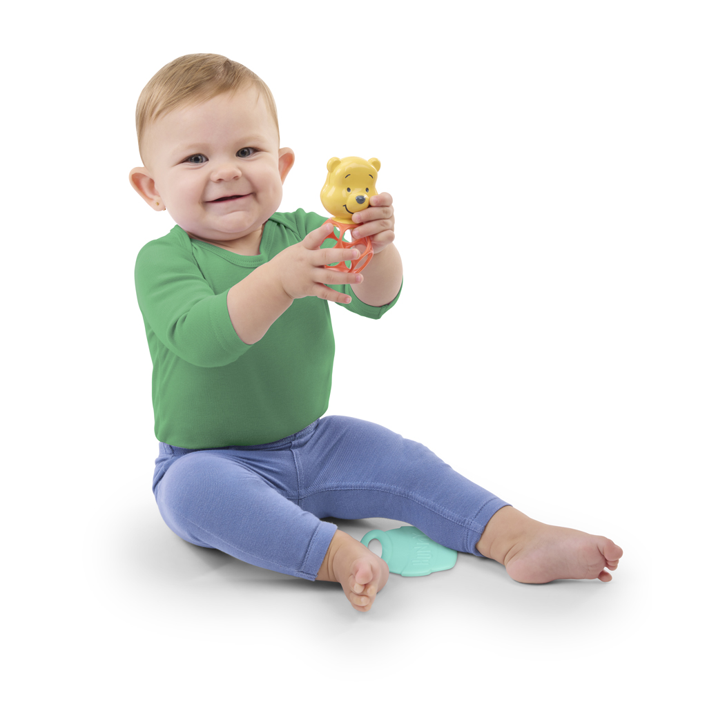 BRIGHT STARTS Hryzačka s hrkálkou Winnie the Pooh™ Hunny &amp; Shake™ 2ks, 0m+