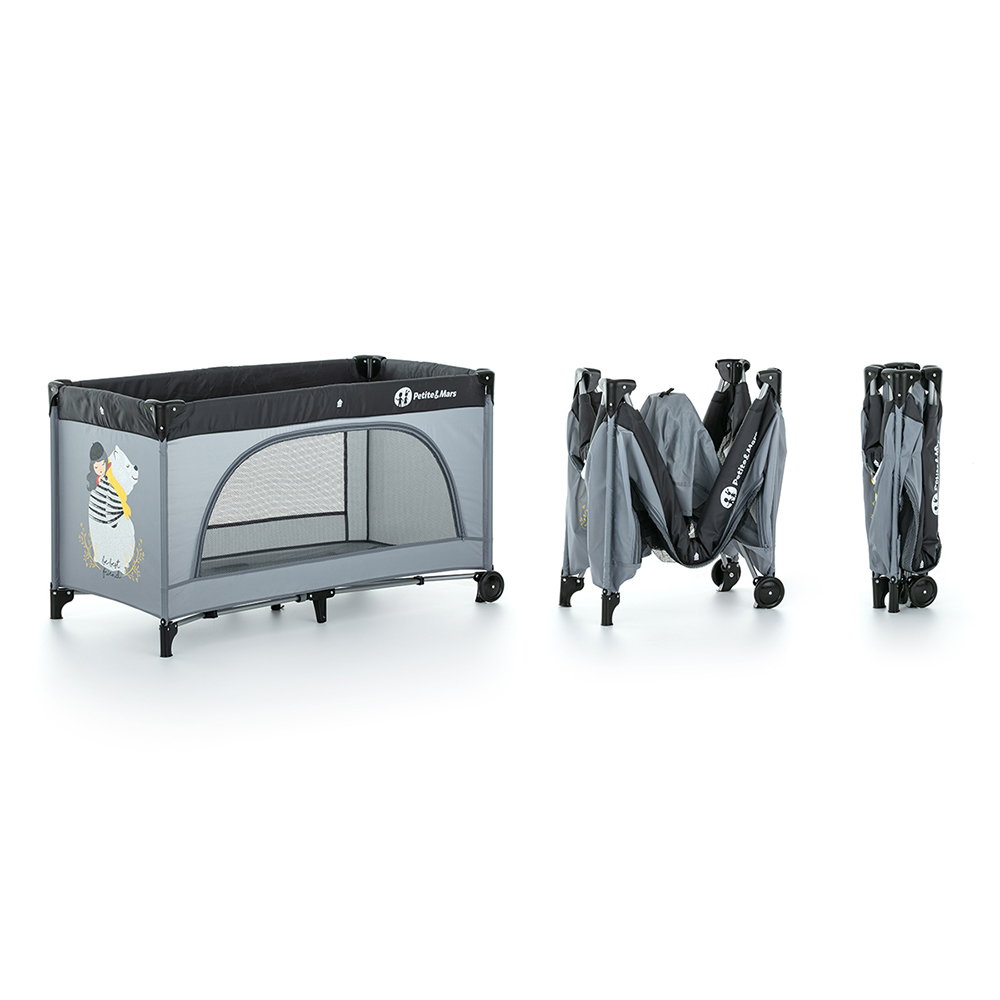 PETITE&amp;MARS Postieľka cestovná Nyja Teddy Friend Coal​