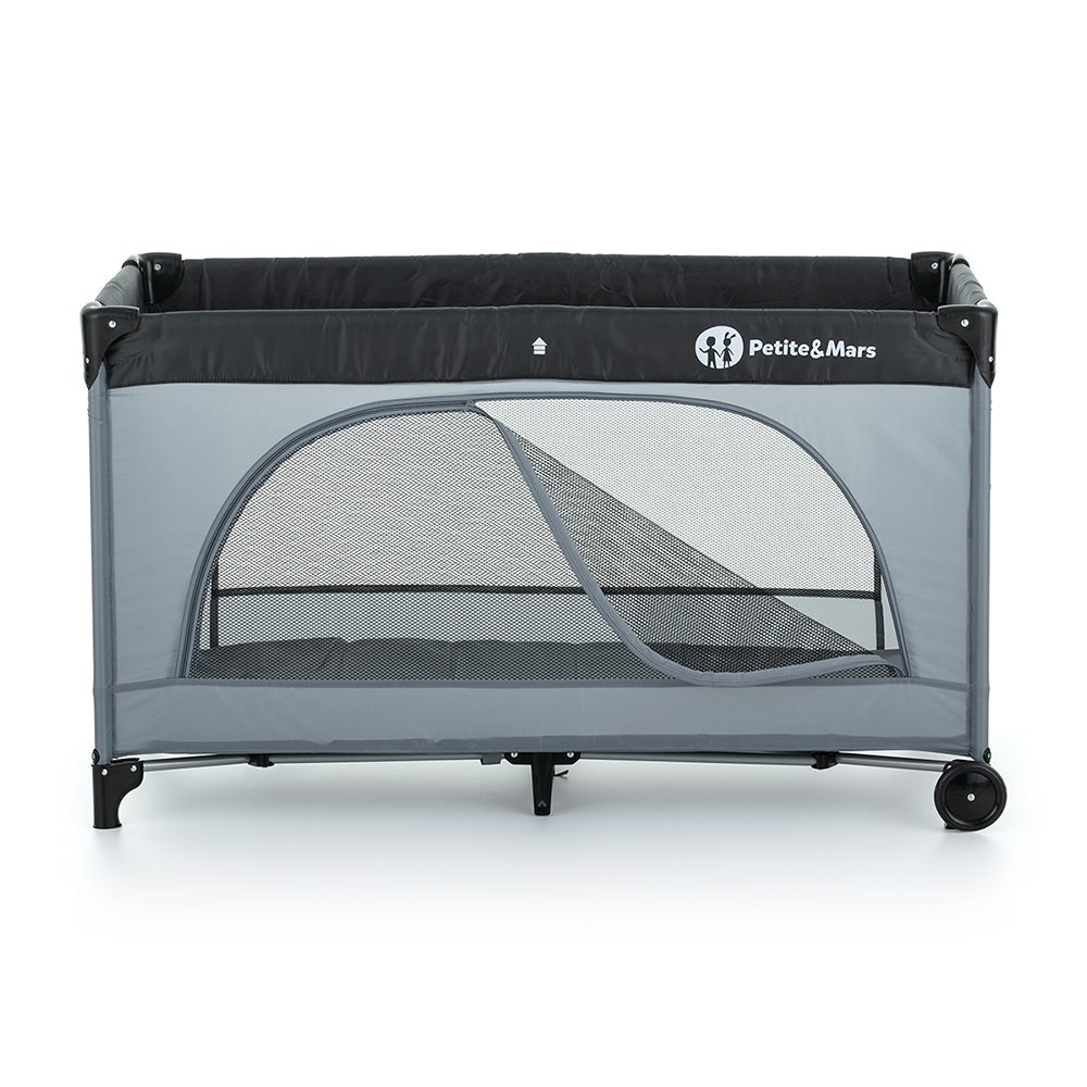 PETITE&amp;MARS Postieľka cestovná Nyja Teddy Friend Coal​