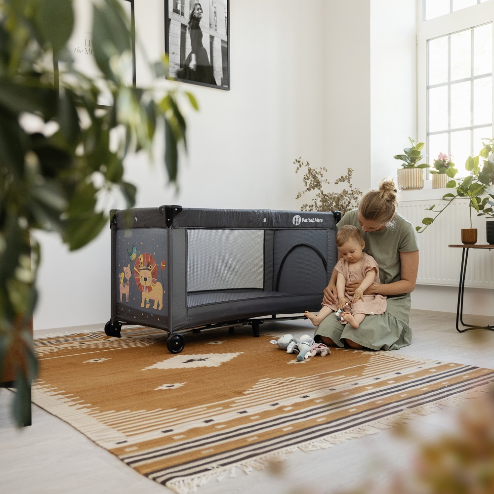 PETITE&amp;MARS Postieľka cestovná Koot - Lion Grey