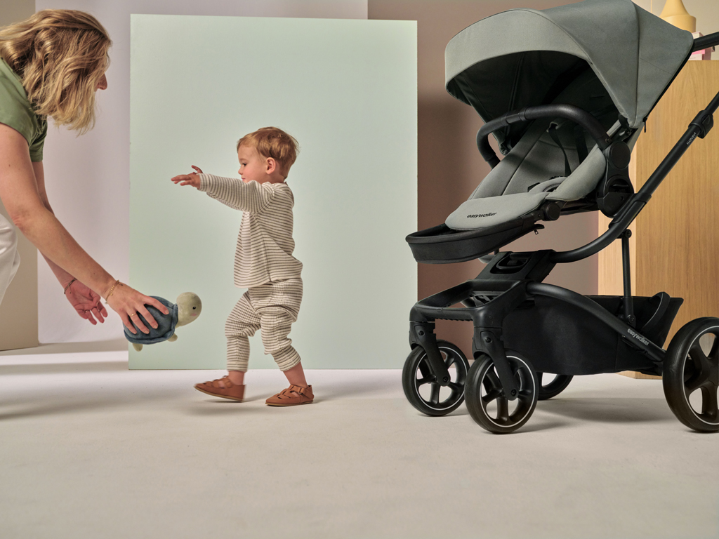 EASYWALKER Kočík kombinovaný Harvey⁵ 2v1 Midnight Black LITE RWS +KIDDY Evoluna i-size 2,základňa