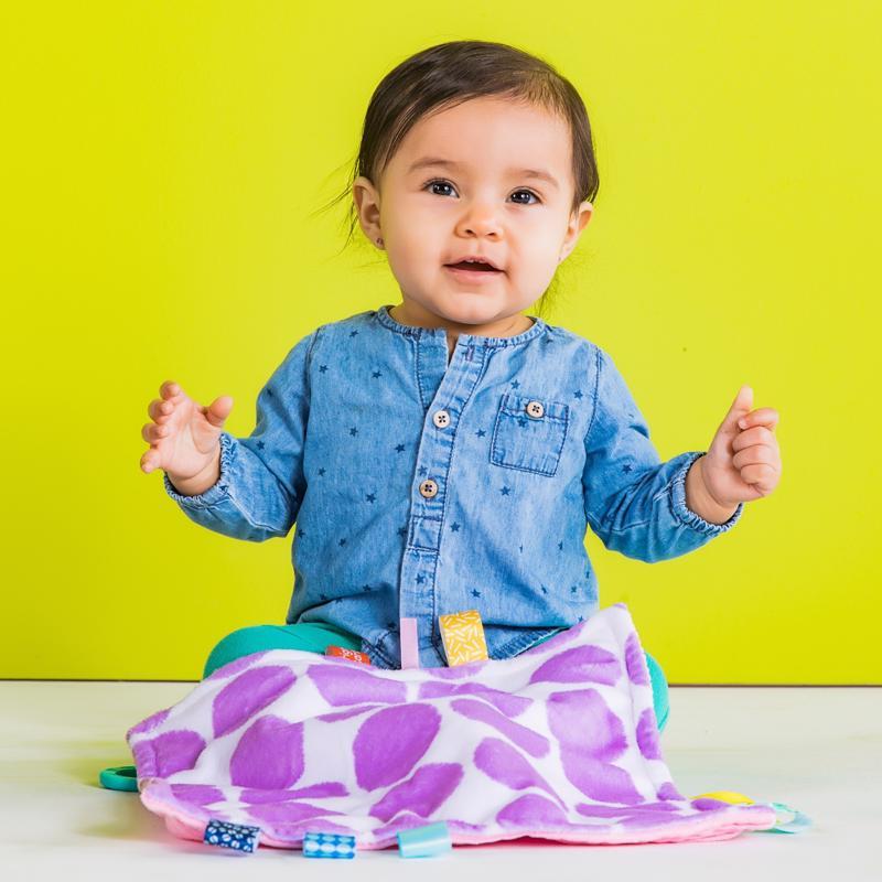 BRIGHT STARTS Maznacia dečka na C krúžku Little Taggies fialové bodky 0m+