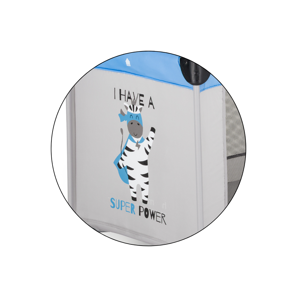 PETITE&amp;MARS Postieľka cestovná Koot - Zebra Super Power