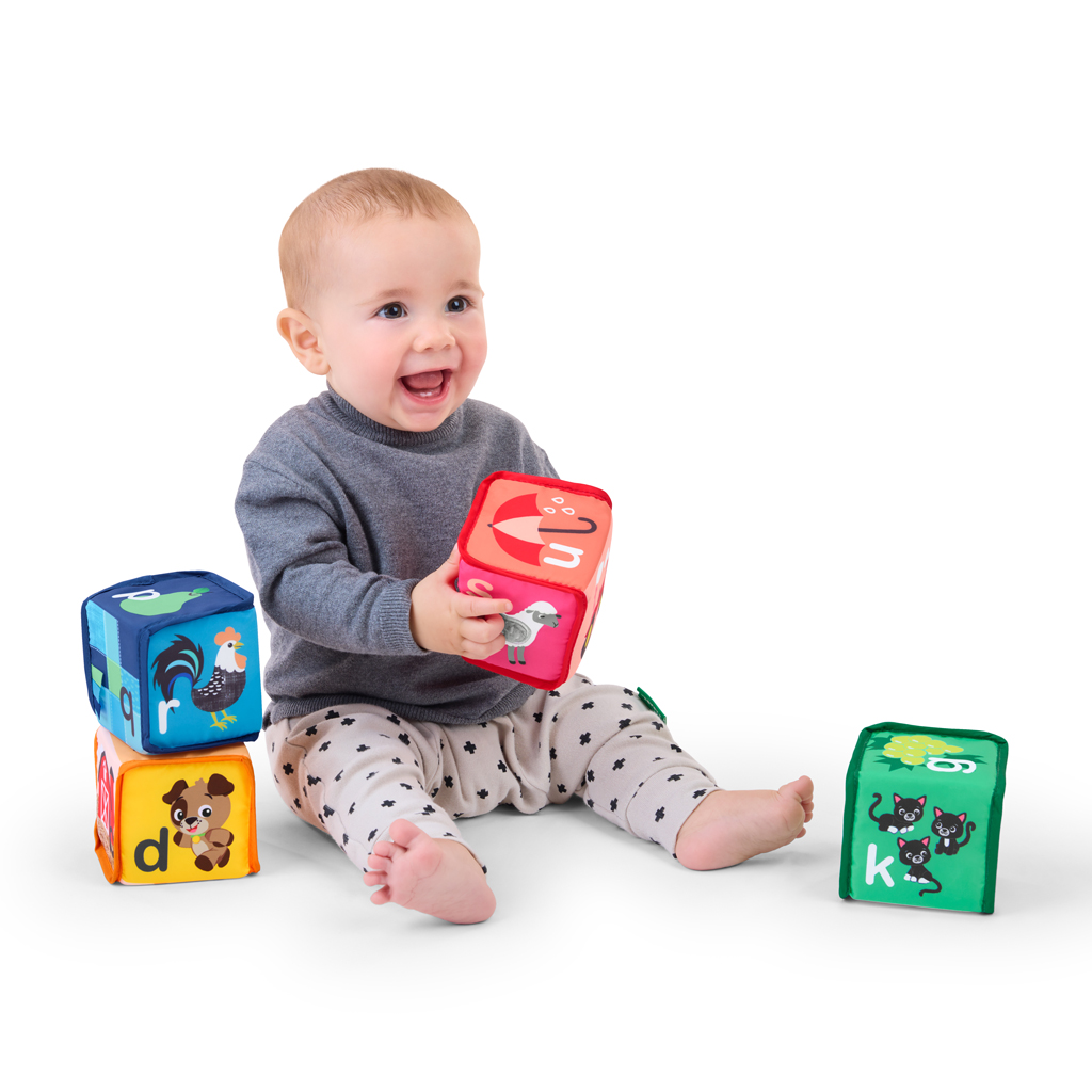 BABY EINSTEIN Hračka textilná kocky abeceda Alpha Stacks™ 4ks, 3m+