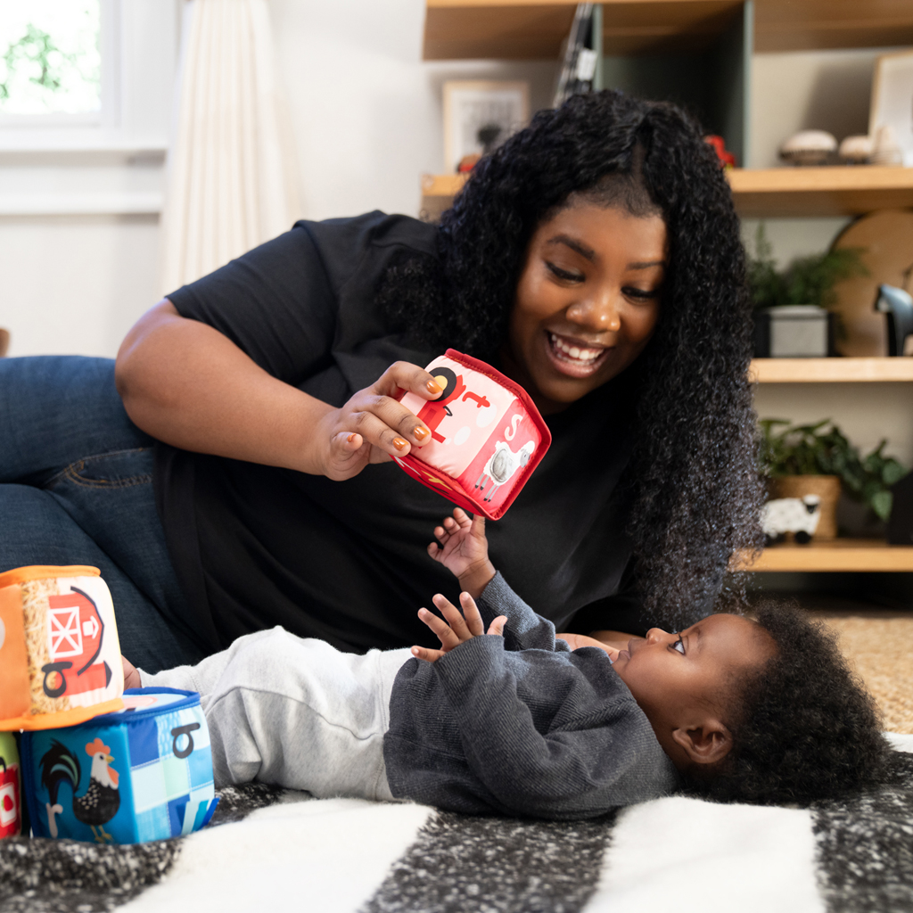 BABY EINSTEIN Hračka textilná kocky abeceda Alpha Stacks™ 4ks, 3m+