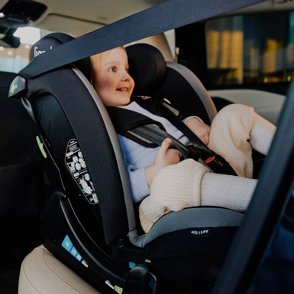 LIONELO Autosedačka Aart i-Size (40-150 cm) Black Carbon Red