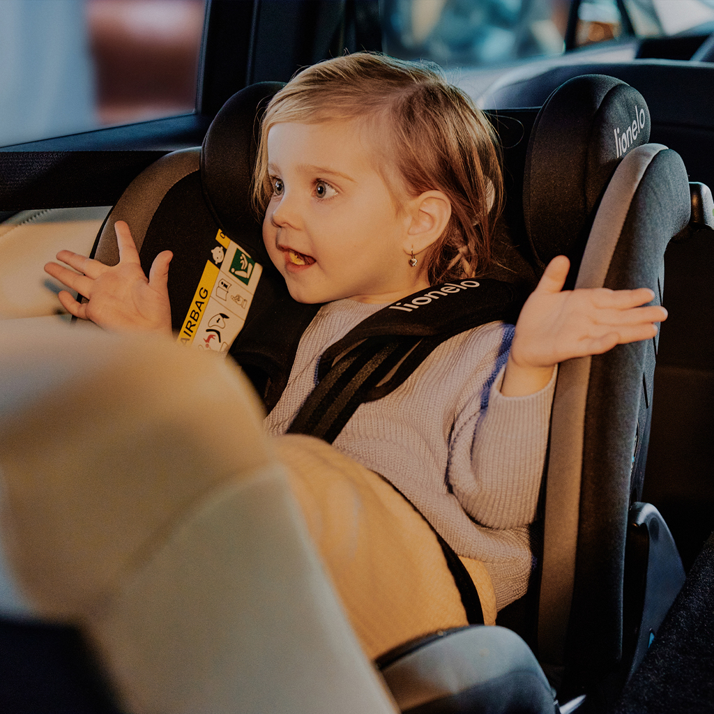 LIONELO Autosedačka Aart i-Size (40-150 cm) Black Carbon Red